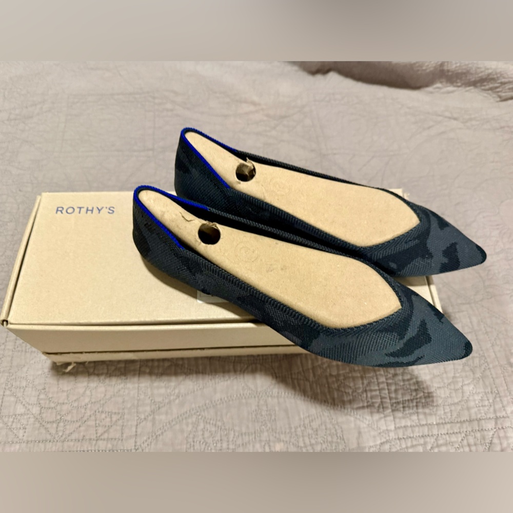 ROTHY’S The Point flats in Grey Camo Sz 8.5